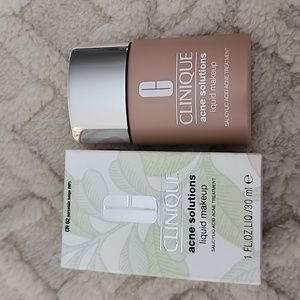 Clinique Acne Solutions Foundation in CN 62, Porcelain Beige